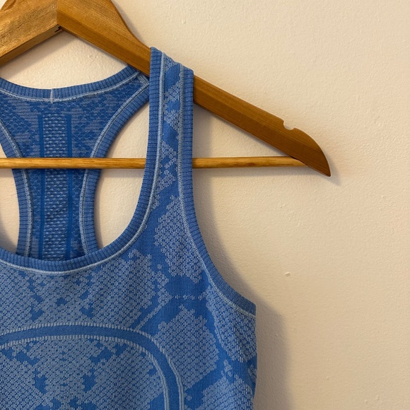 Lululemon Swiftly Tech Racerback in Heathered Pipe Dream Blue | Size 4 - Picture 5 of 11